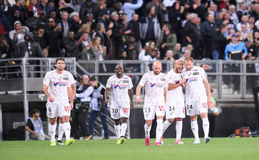 天博体育官方平台入口健身房深蹲器材